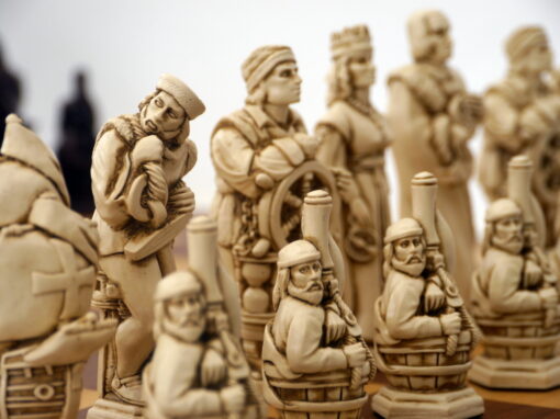Berkeley Chess Christopher Columbus Chessmen Russet Brown - Image 16