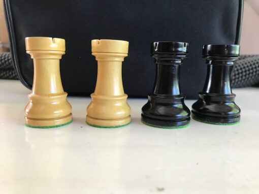 Black Universal Chessmen. 95mm King REDUCED PRICE - Image 2